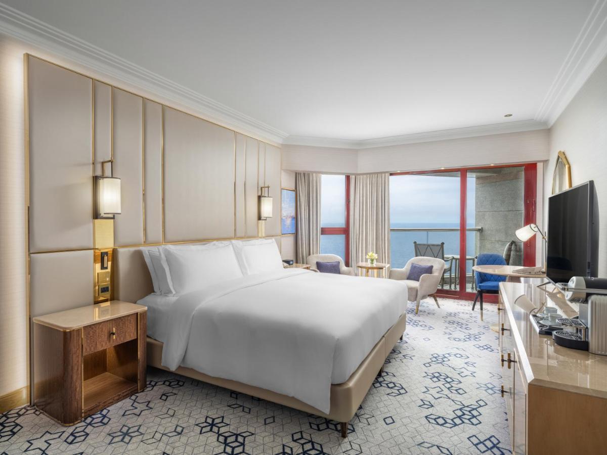 Premium Zimmer mit Kingsize-Bett und Meerblick